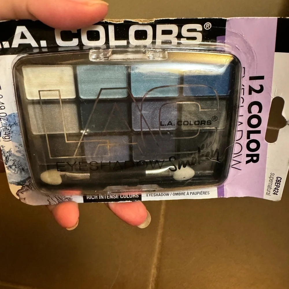 NEW! L.A. COLORS Eye shadow 12 color palette gift set unopened NWT Blues Grays